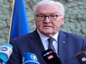 Cumhurbaşkanı Steinmeier ile eşi yardım konserinde