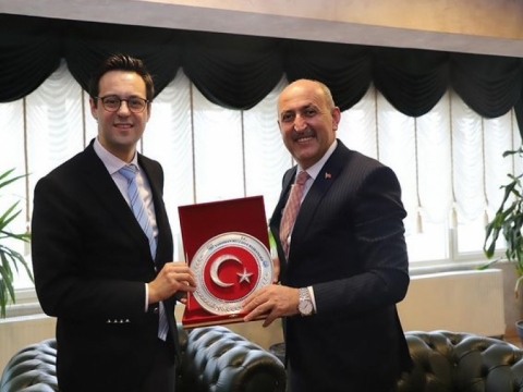 Türk Kızına  Faşıst Hakaret